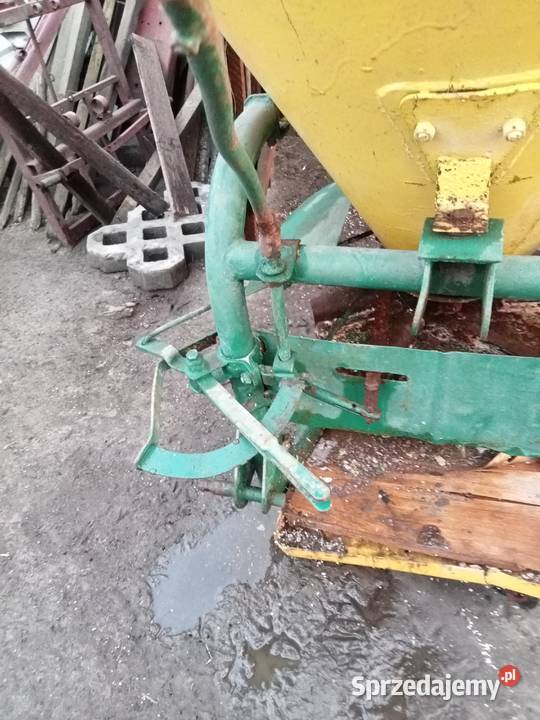 Rozsiewacz nawozu lejek Bąk Morawin