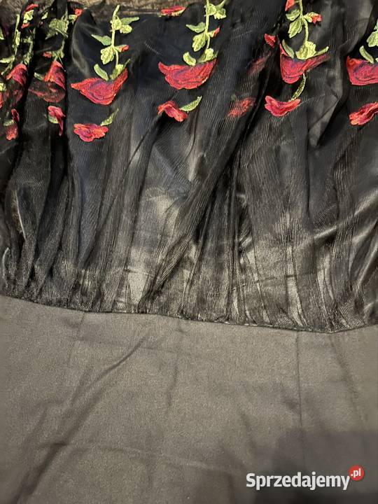 Wieczorowa sukienka w Róże Spódnice i sukienki pomorskie Gdynia sprzedam