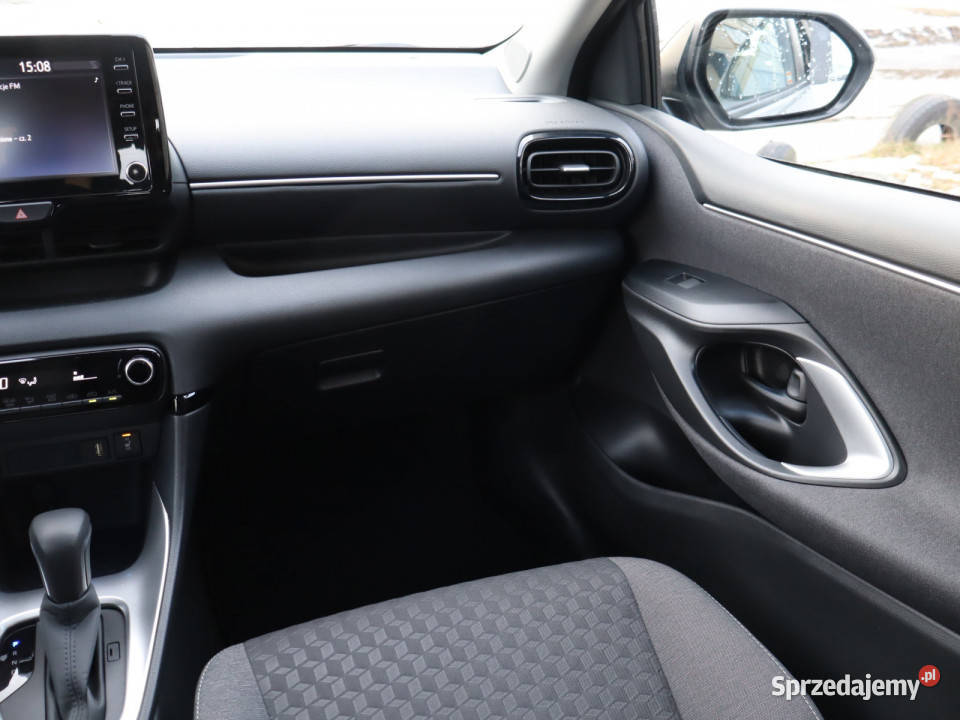 Toyota Yaris 15 VVTi Hybrid pełny VAT Katowice sprzedam