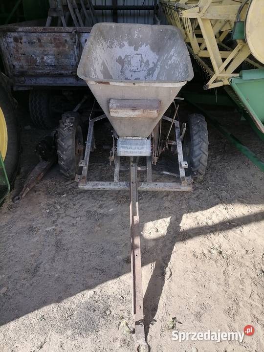 Sprzedam rozsiewacz konny KOS Trzebcz Szlachecki