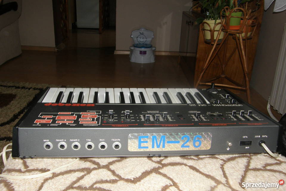 analogowy syntezator vocoder elektronika em26 Instrumenty