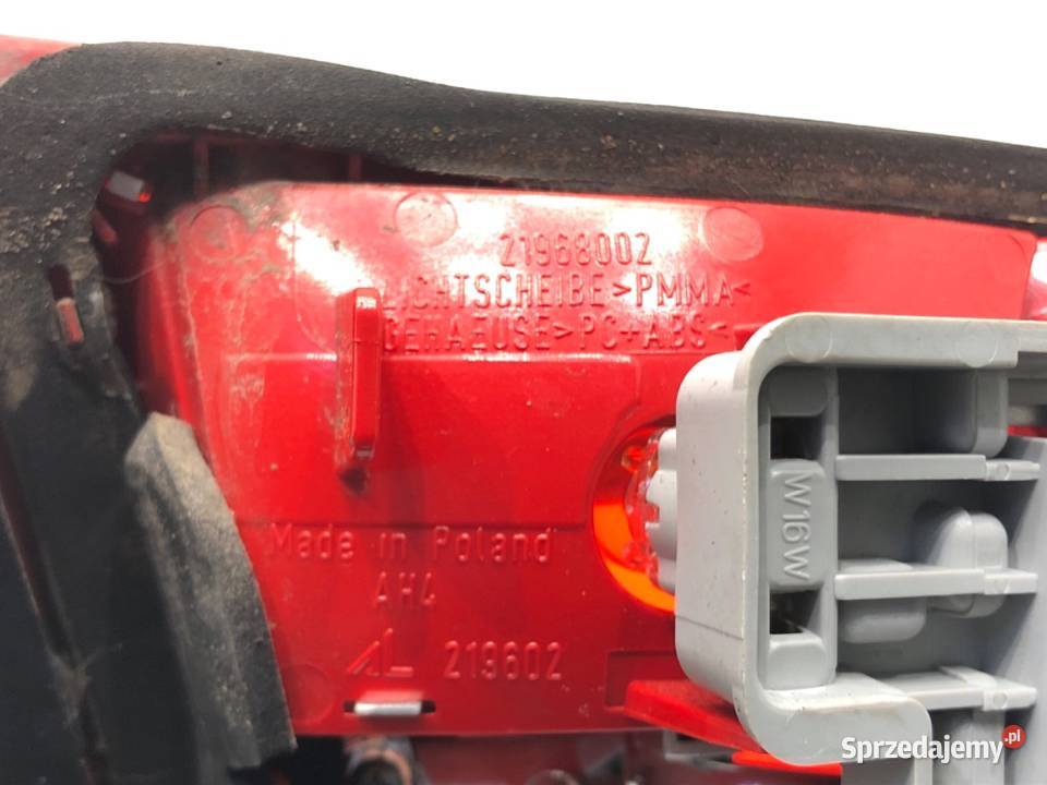 LAMPA TYŁ PRAWA WEWNĘTRZNA AUDI A4 B8 Kombi 0715 sprzedam