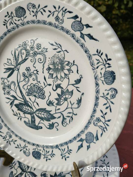 Zestaw vintageowych talerzy ceramicznych