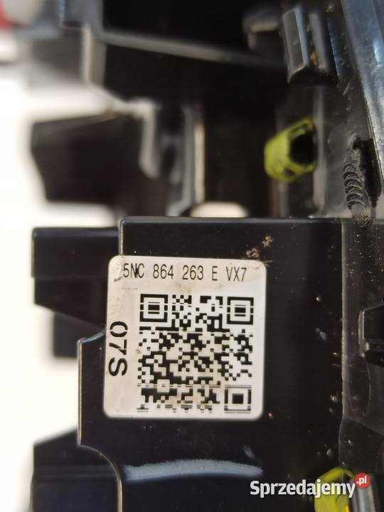 RAMKA MIESZKA BIEGÓW VW TIGUAN II 5NC864263E osobowe
