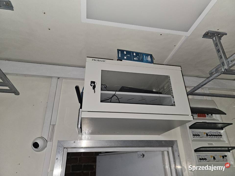 GOTOWY PUNKT HANDLOWO USŁUGOWY NAPRZECIWKO Wiele