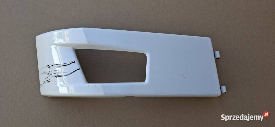 RENAULT GAMA T KRATKA RAMKA HALOGENU PRAWA ciężarowe