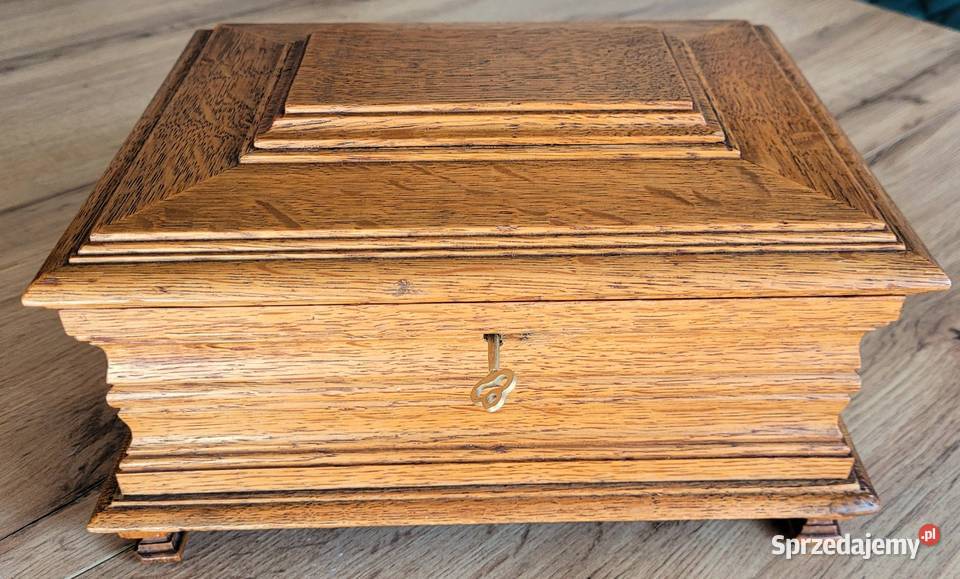 Drewniana stara ręcznie wykonana szkatułka z Kraków sprzedam