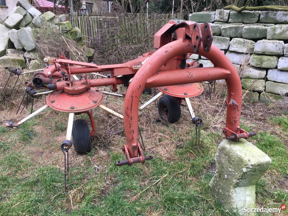 Karuzelowy przetrząsacz do siana Kuhn GF452M