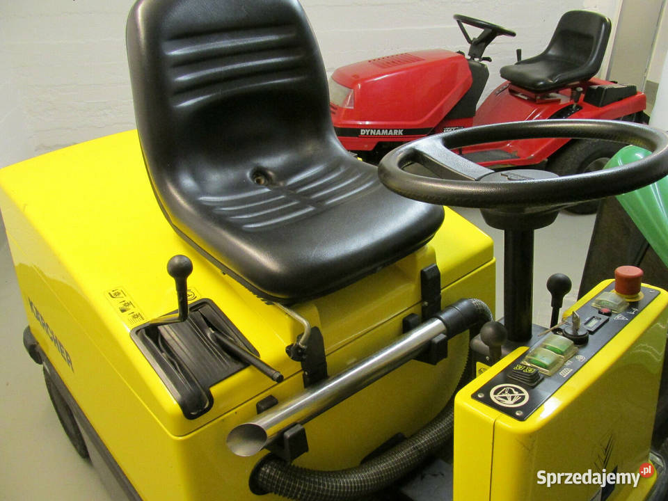 Zamiatarka samojezdna Krcher KMR 1200 BAT