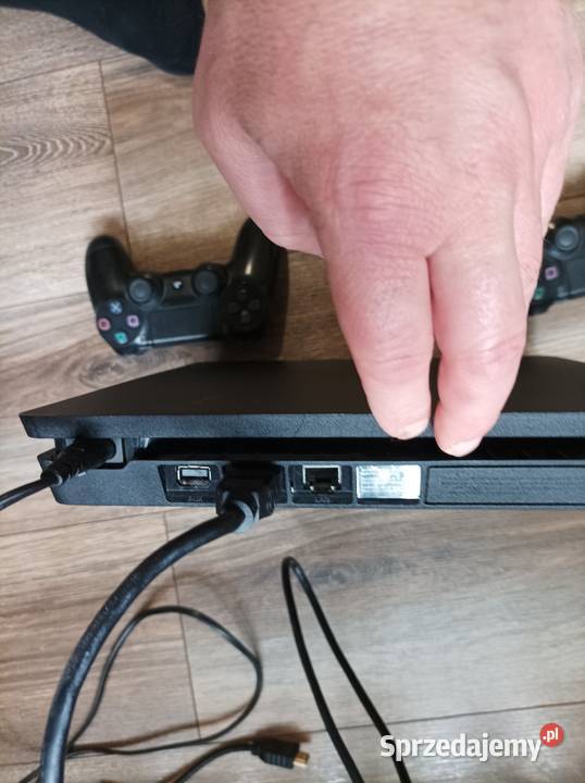 Konsola PlayStation 4
