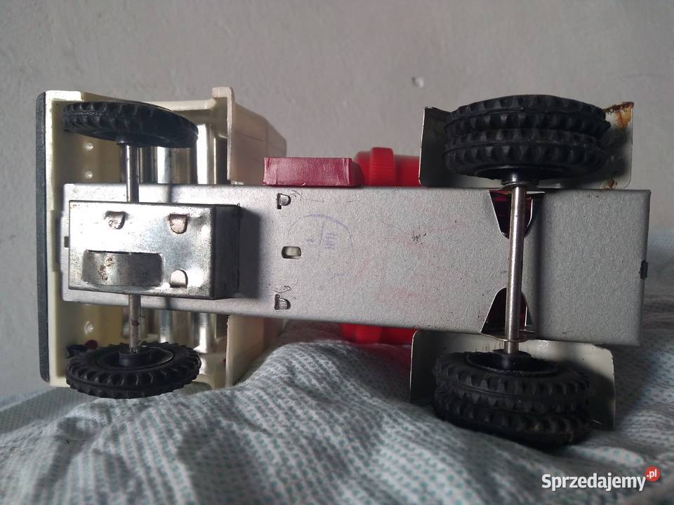 Samochodzik PUMA Betoniarka auto zabawka CZZ