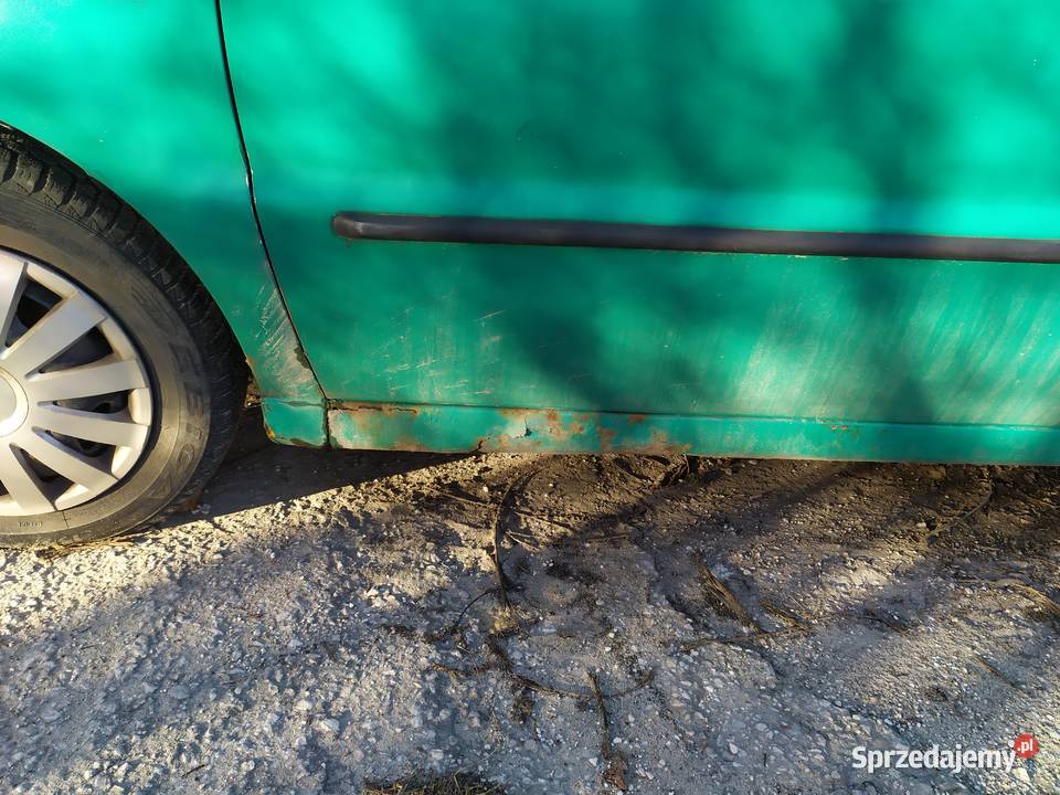Samochód osobowy Volkswagen Polo 1996 benzyna uszkodzony sprzedam