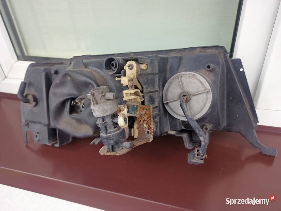 Lancia Thema I LIFT lampa przednia reflektor Sieradz