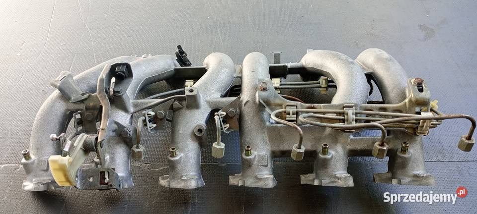 Kolektor ssący rurki wtryskiwaczy Mercedes W124 osobowe Wrocław