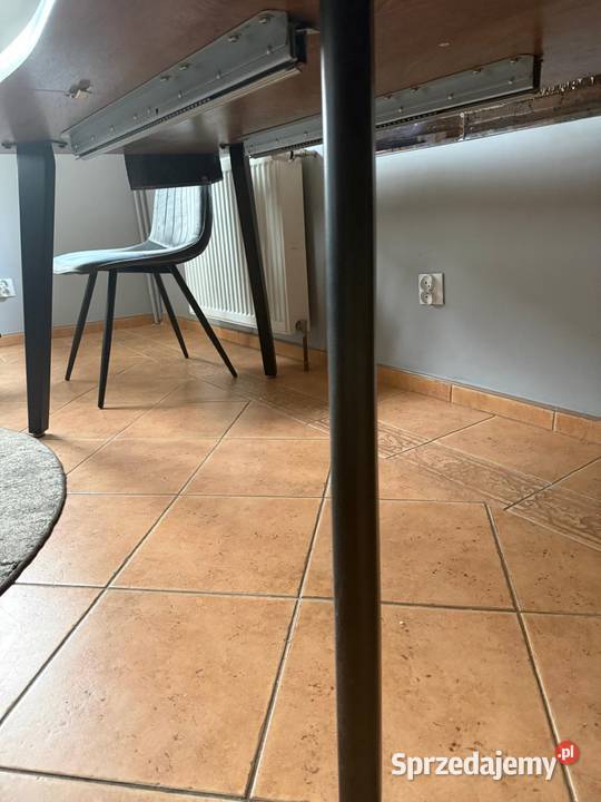 Stół rozkładany do jadalni salonu Piłka