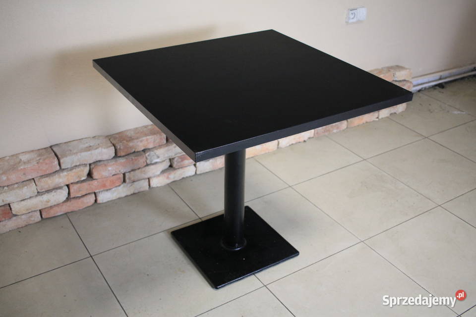 Stół na metalowej podstawie mamy kilka sztuk Góra