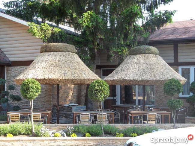 Parasol z trzciny pod strzechą ze strzechy do