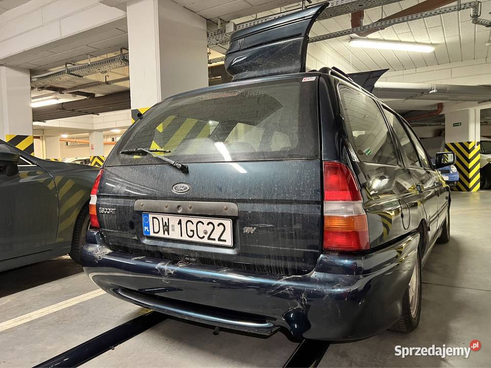 Tylny zderzak zender mk6 kombi stan 9100 mk567 Rok produkcji 1994 Wrocław