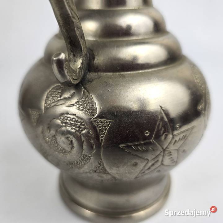 Wazon z uchwytami w kształcie głów węży metal Bronisze