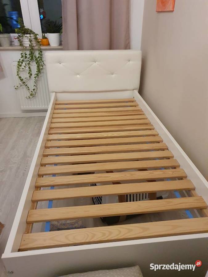 Stelaż łóżka z materacem Firmy Meblik Kutno
