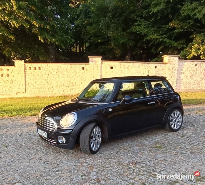 Mini Cooper R56 16 benzyna 120 2006 Piaski