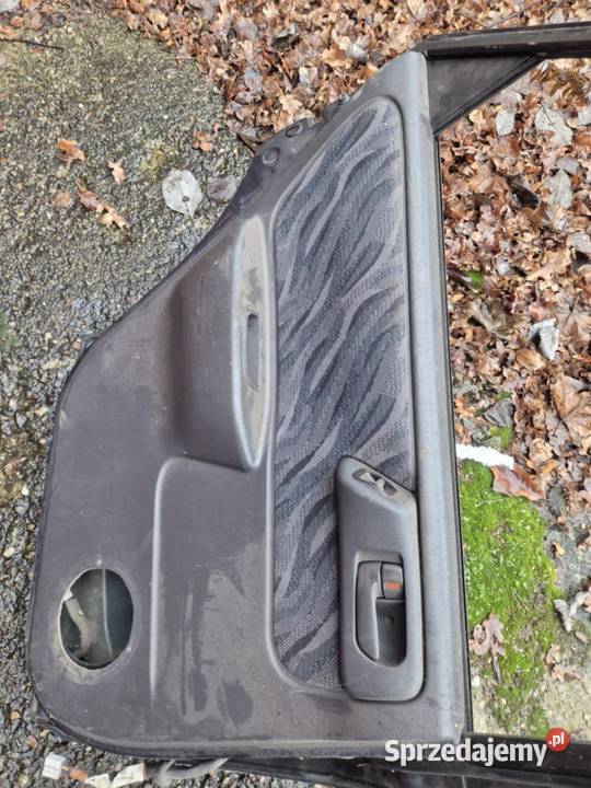 TOYTA Carina T190 dzwi tylne lewe