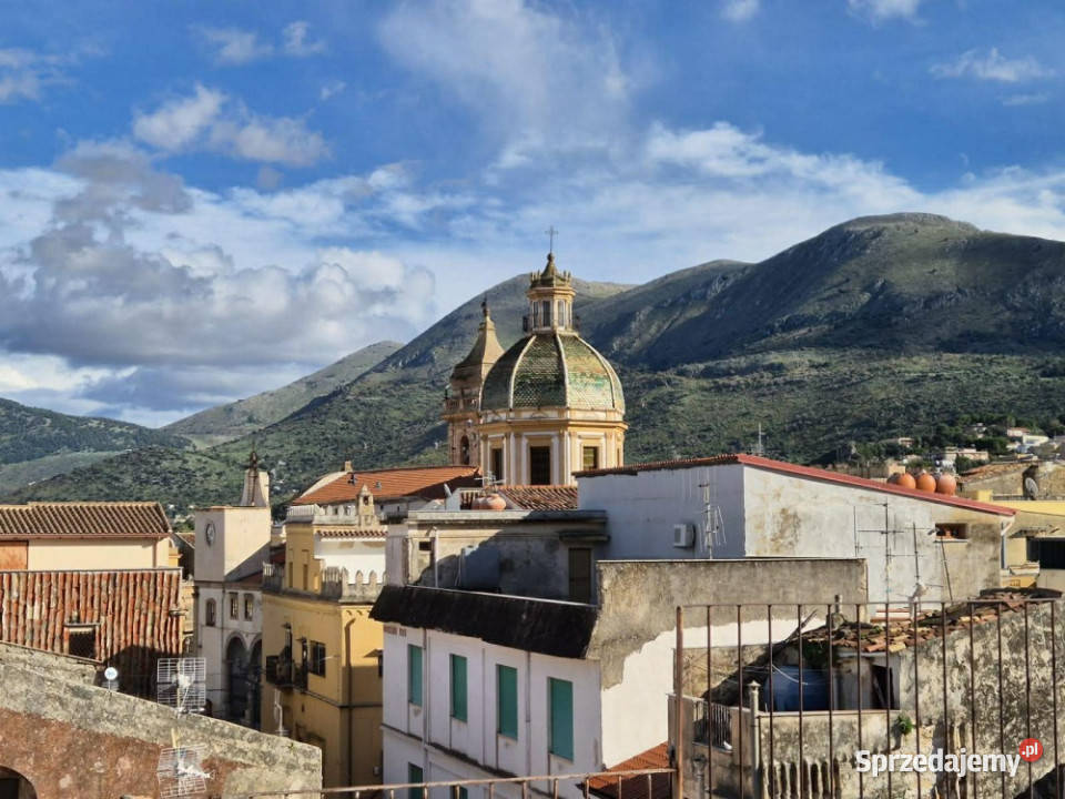 Na sprzedaż część kamienicy Carini Sycylia