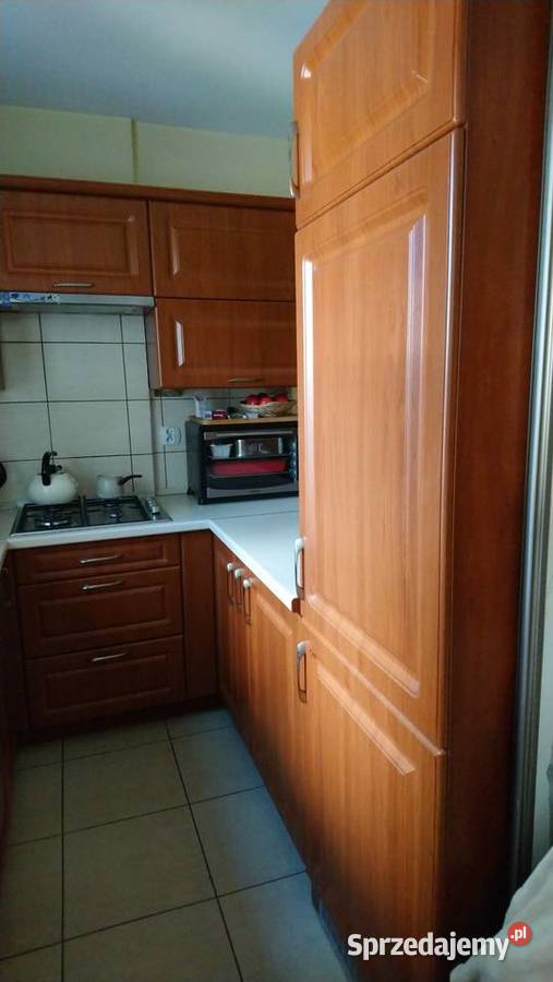 Szafki kuchenne z systemami otwierania blum. Solidne robione na  wymiar.
