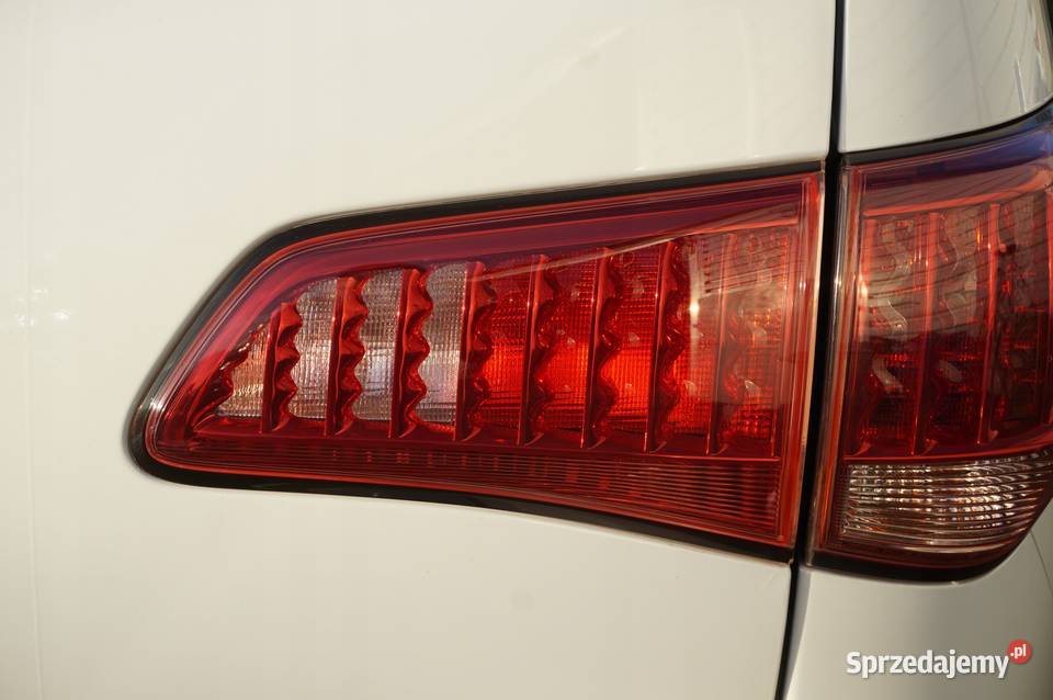 LAMPA W KLAPĘ PRAWA LEWA TYŁ TYLNA INFINITI QX80