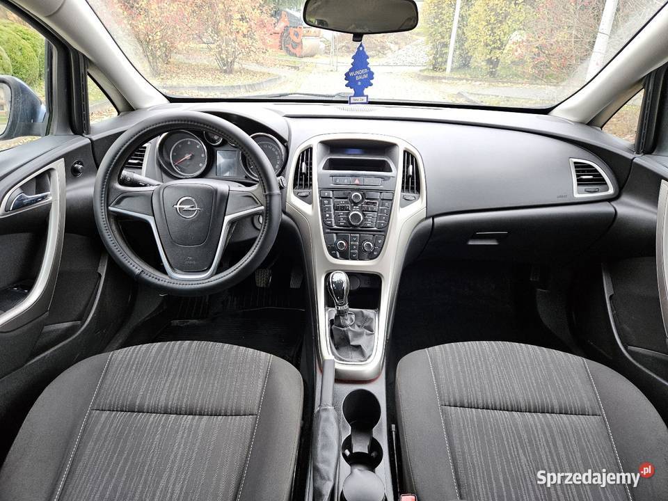 Opel Astra J 2010r 20cdTi 160 Klima Alufelgi Hak nieuszkodzony sprzedam