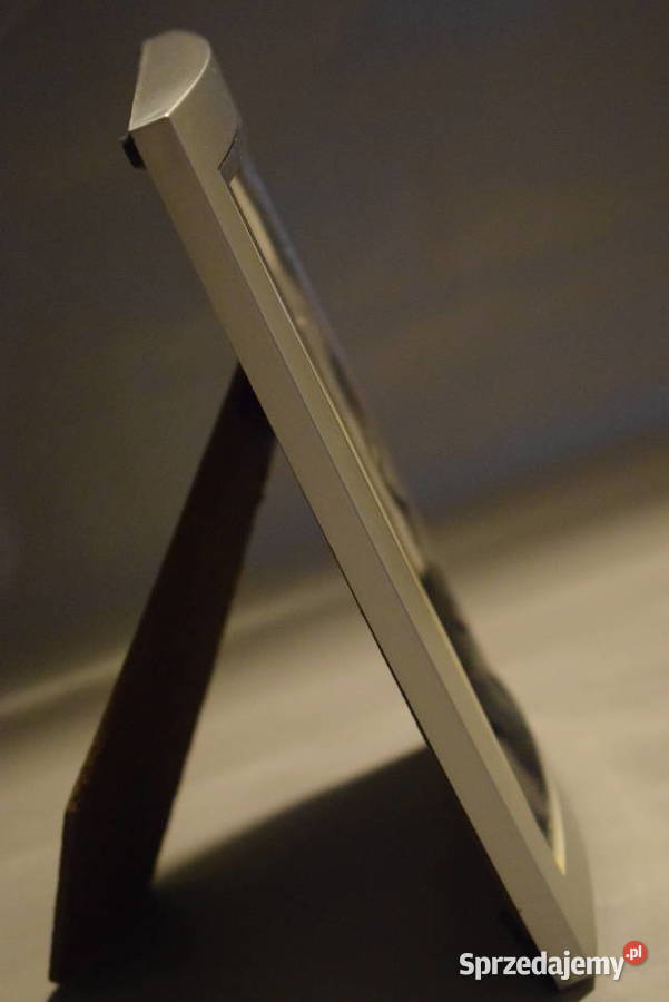 Elegancka ramka w srebrnych obwódkach nowa kujawsko-pomorskie