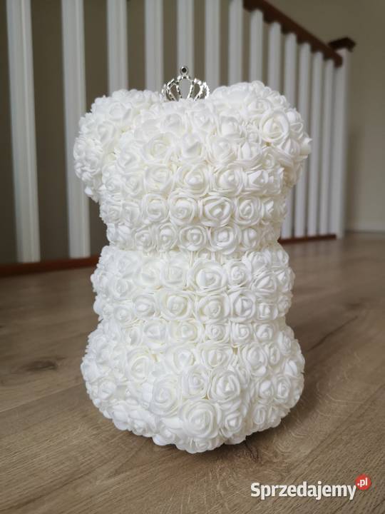 Miś z róż piankowych z diamentowym sercem wys25 Rękodzieło