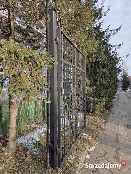 Brama dwuskrzydłowa z automatem stan Katowice