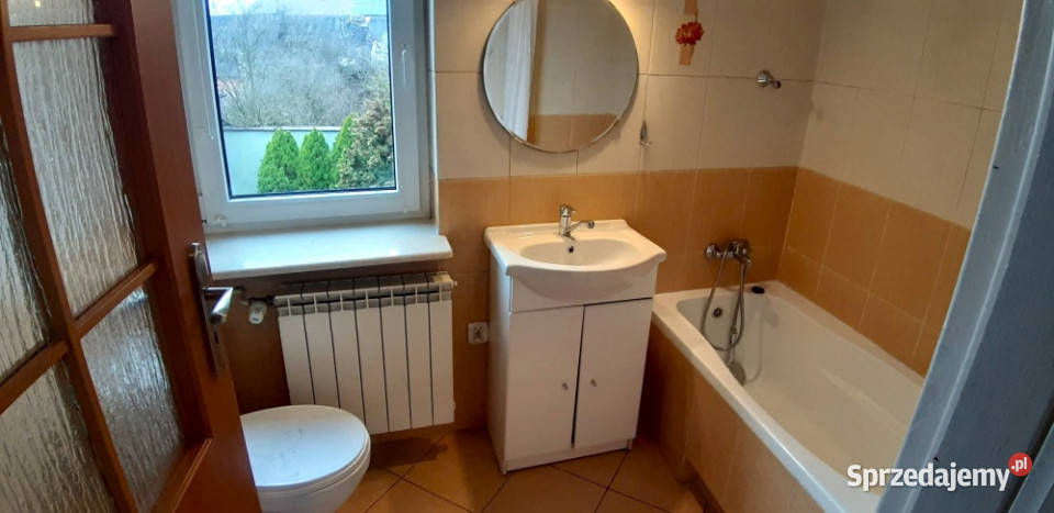 Dom z lokalami komercyjnymi i in 334m2 Chmielnik