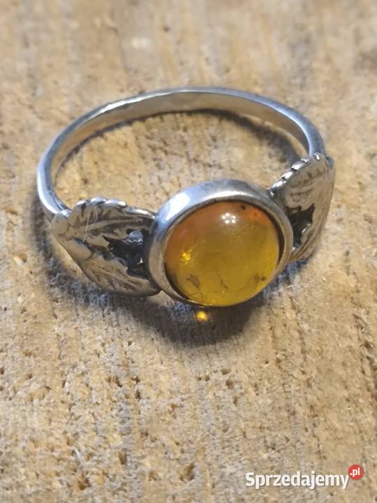 Srebrny pierścionek z bursztynowym oczkiem G5 śląskie sprzedam