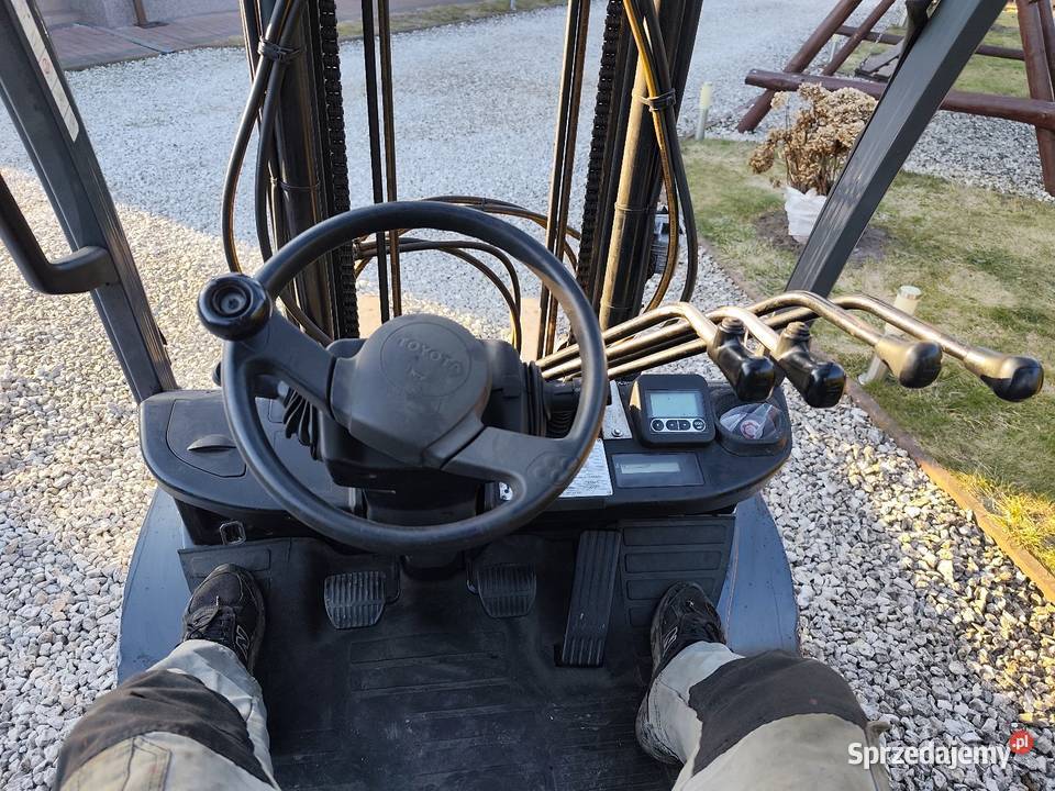 Wózek widłowy Toyota 8 25 t Rzeczniów