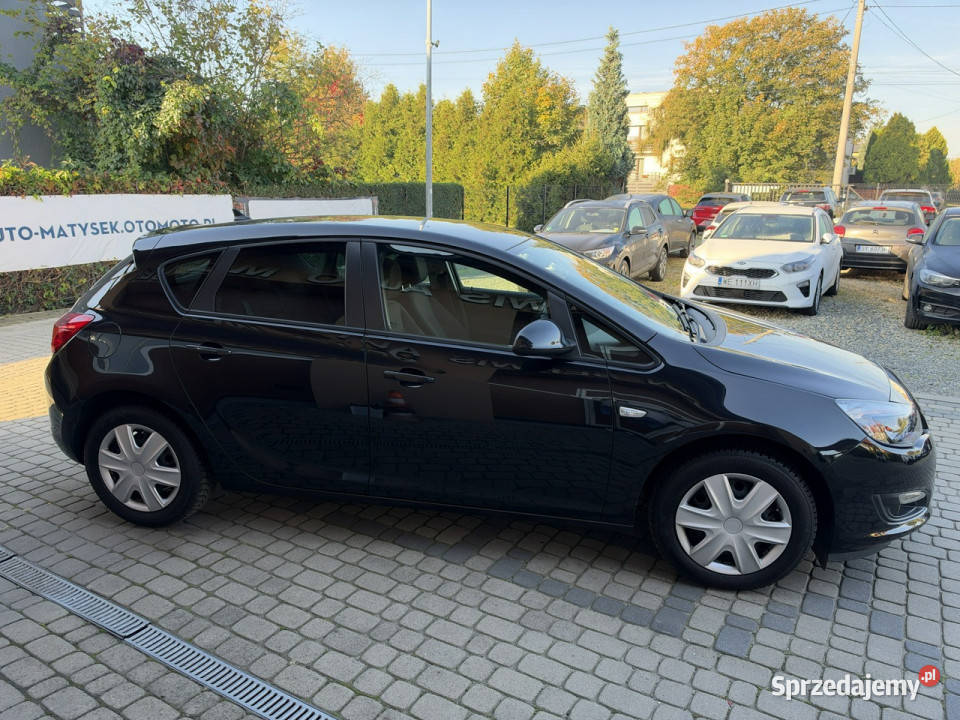 Opel Astra 14 140 Klimatronik Navi 2xPDC J Orzech