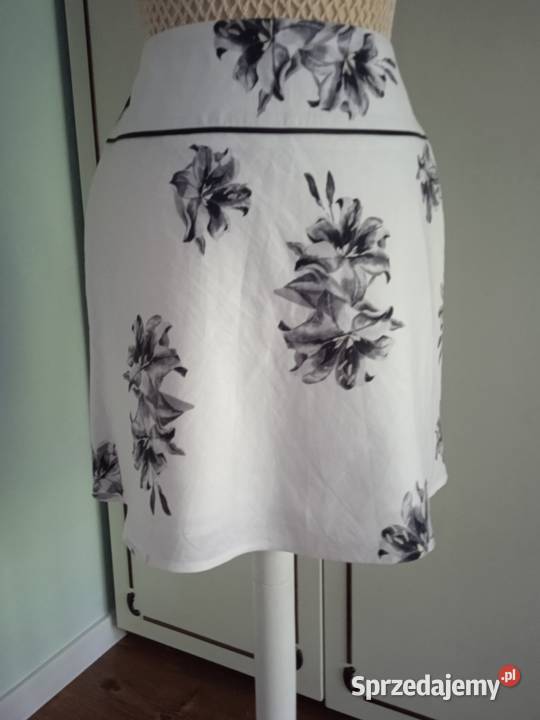 LNIANA SPÓDNICZKA Z SZARYMI KWIATAMI r 44 Rozmiar 44(XXL) wielkopolskie Piła