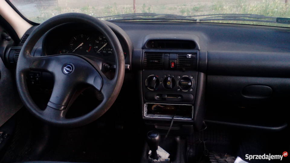 Sprzedam OPEL CORSA COMBII 17 D czarny Corsa Szamotuły