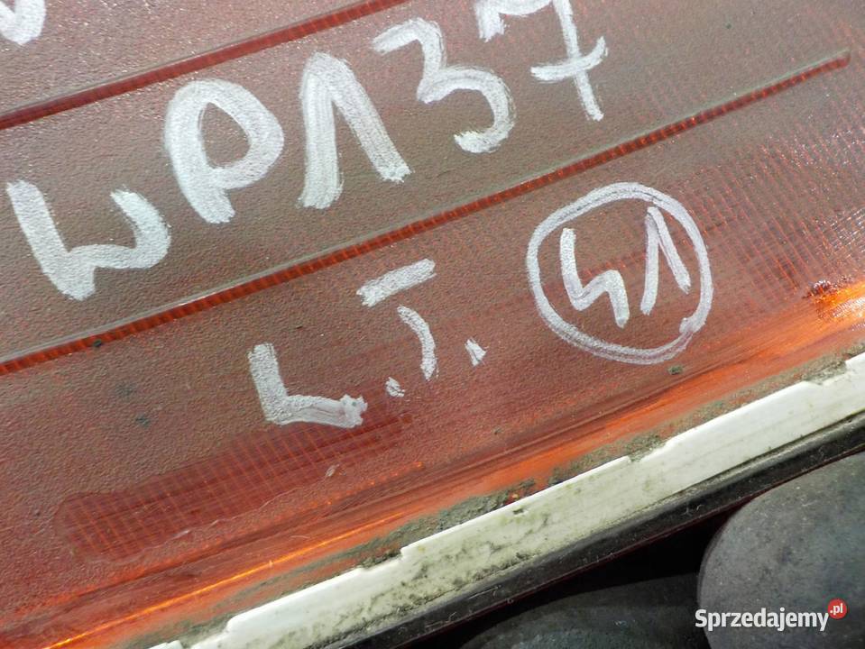 VOLVO V40 II 16D2 14r HB 5D lampa lewa tyl