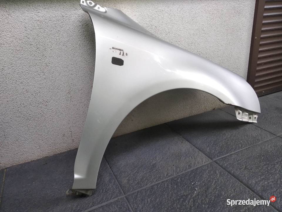 Toyota Avensis T25 przedlift błotnik prawy
