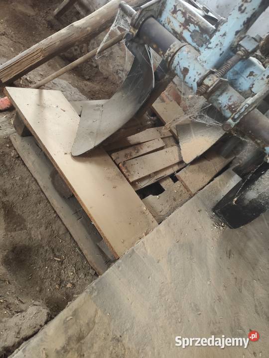 Pług 2 skibowy grudziądzki stan Pługi