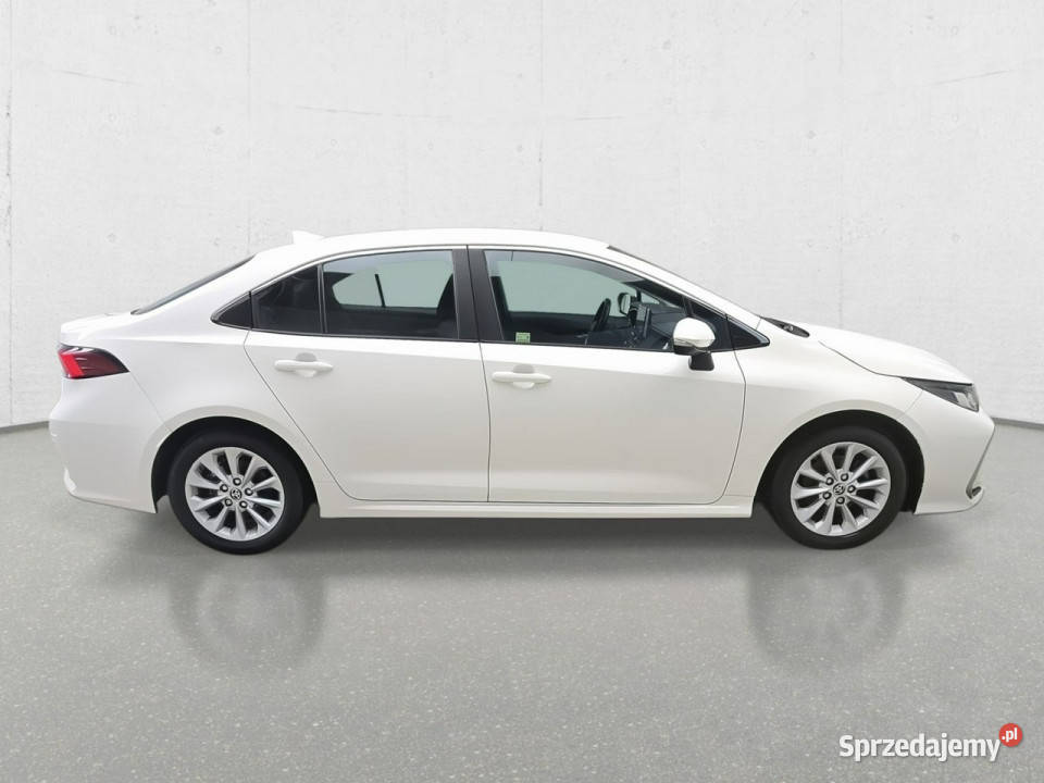 Toyota Corolla Seria E16 2012 nieuszkodzony Komorniki sprzedam