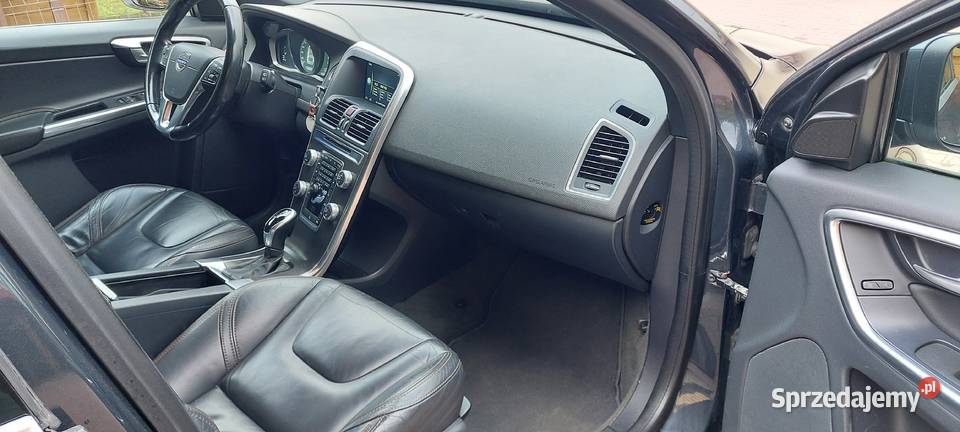 sprzedam prywatne Volvo XC60 z 2014 roku Górne Wymiary