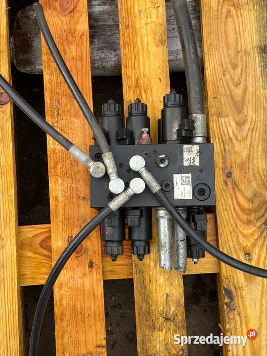 Rozdzielacz hydrauliczny HYSTER 4190843 AV7123 0 śląskie Antonie