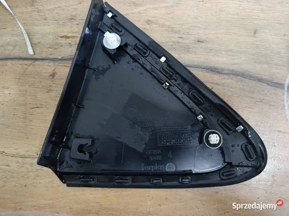 Toyota Corolla E21 sedan listwa błotnika prawa mazowieckie Warszawa sprzedam