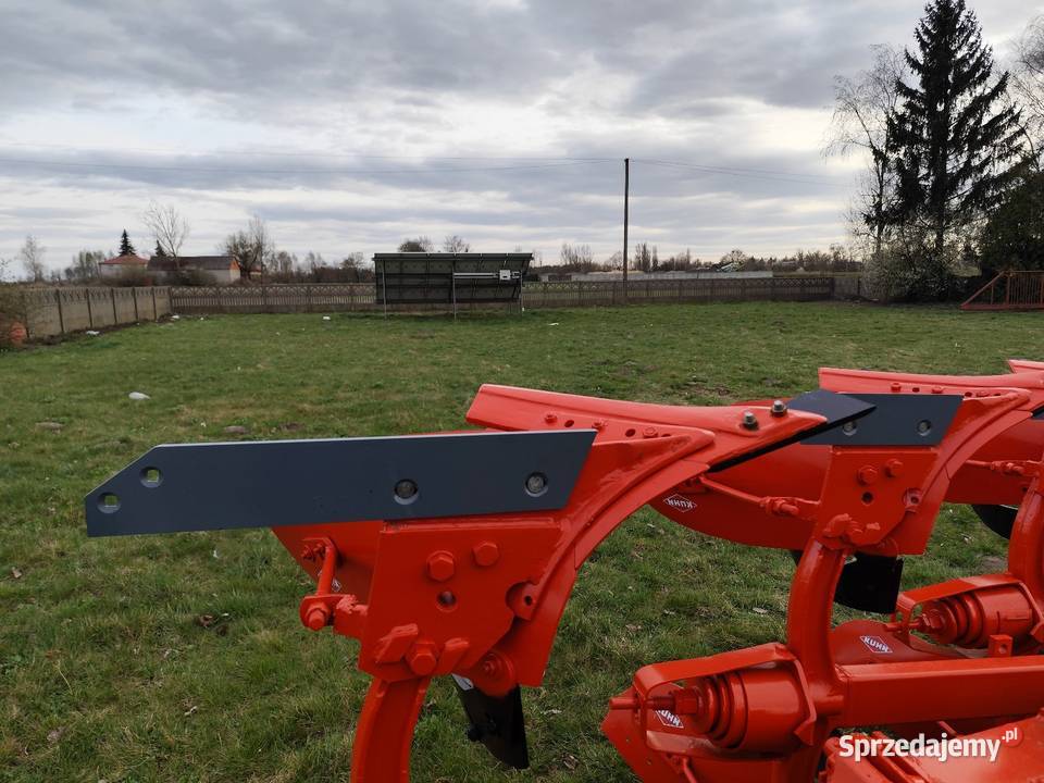 Pług obrotowy Kuhn 4 skibowy 31 Zabezpieczenie łódzkie Żychlin