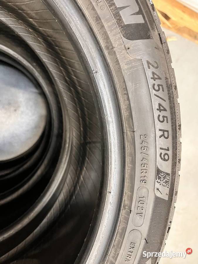 Sprzedam zimowe opony 24545R19 Michelin Pilot 45