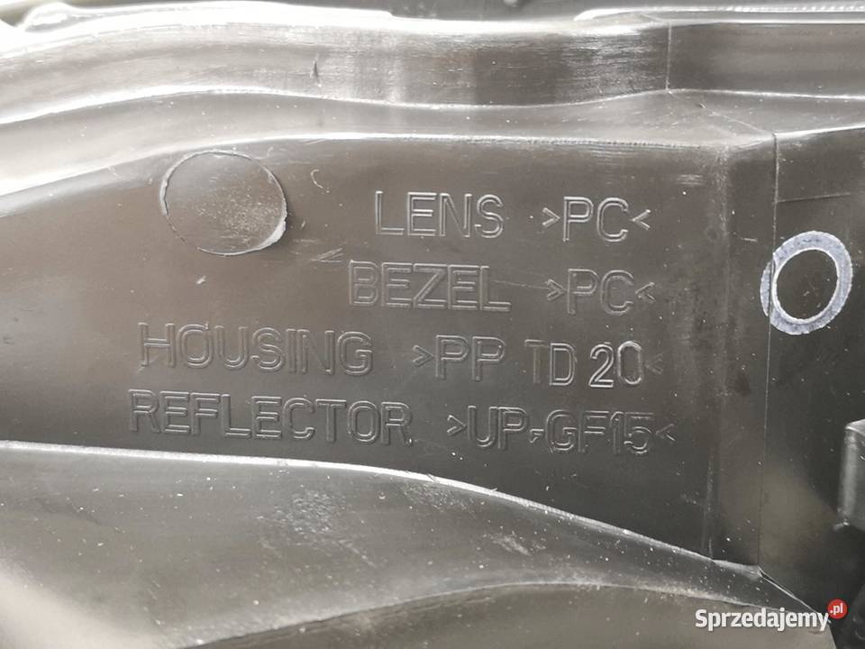 LAMPA PRAWY PRZÓD FORD FOCUS 19982004 NOWA osobowe