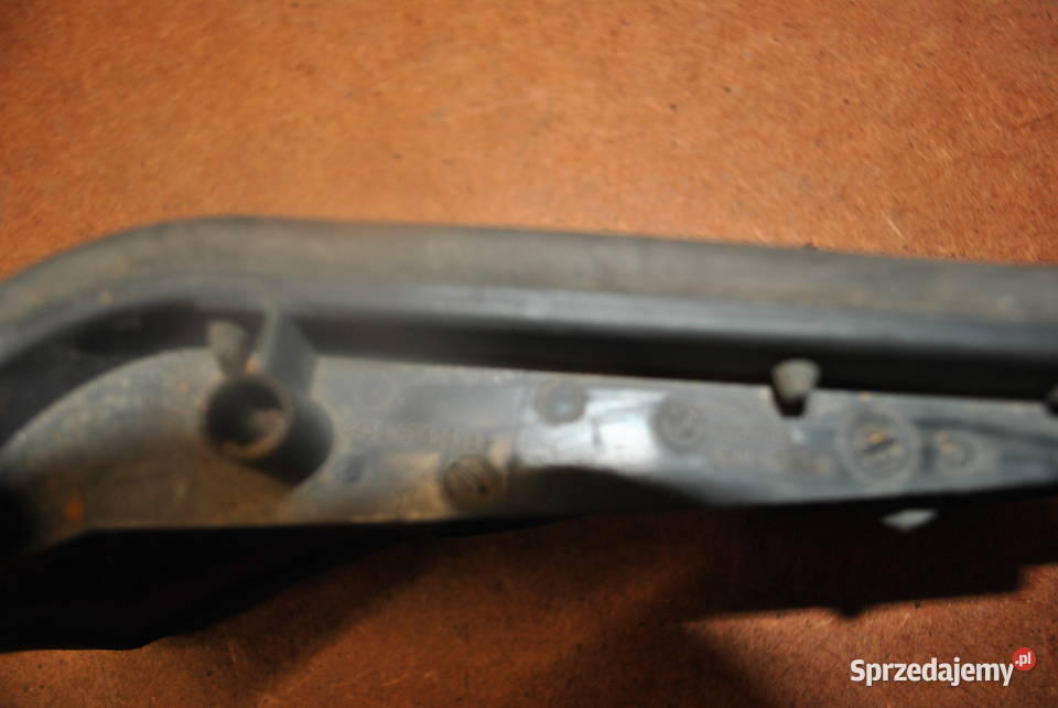 Uszczelka z prowadzeniem przewodów hamulcowych i